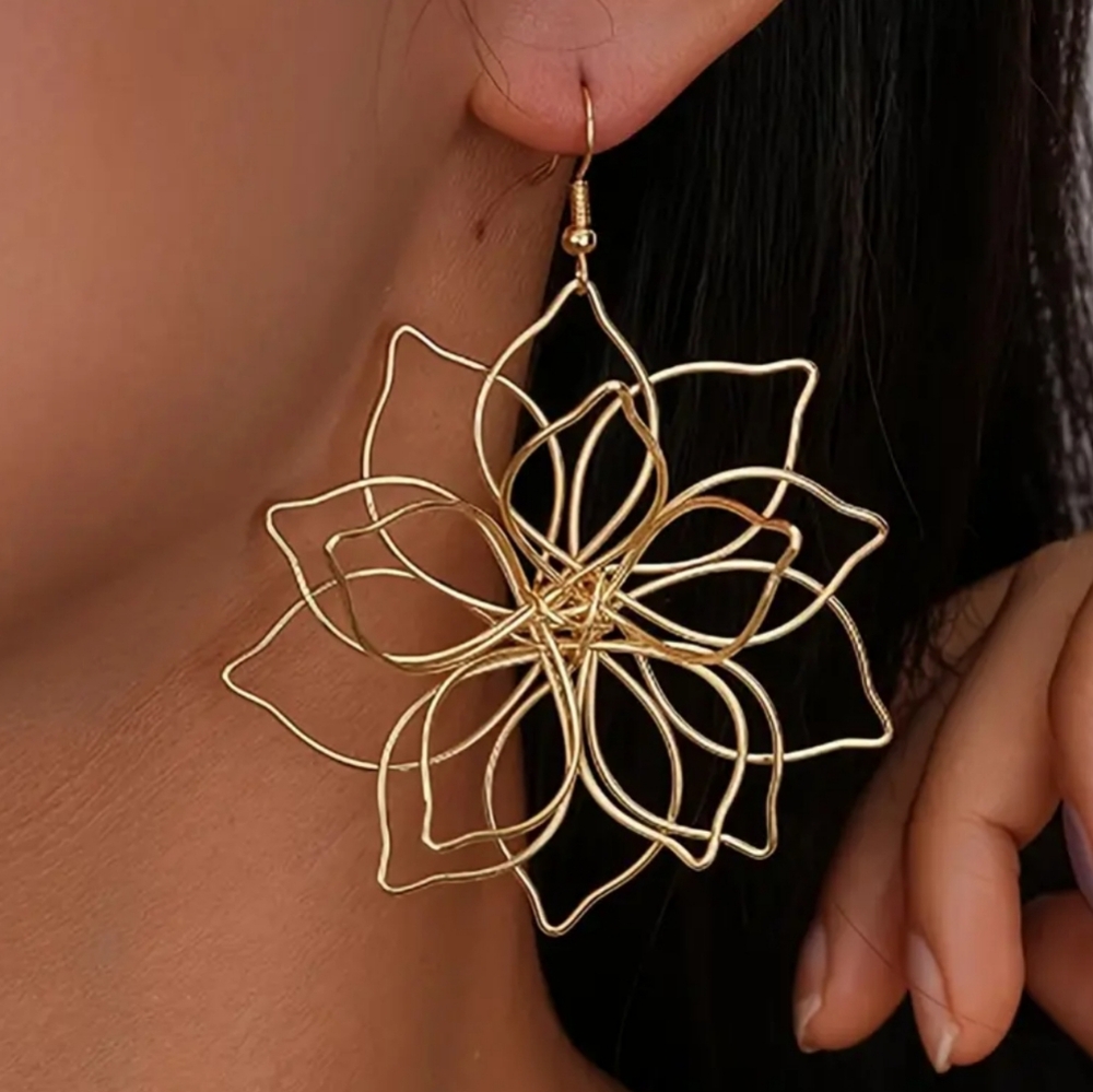 Gold Hollow Flower Earrings